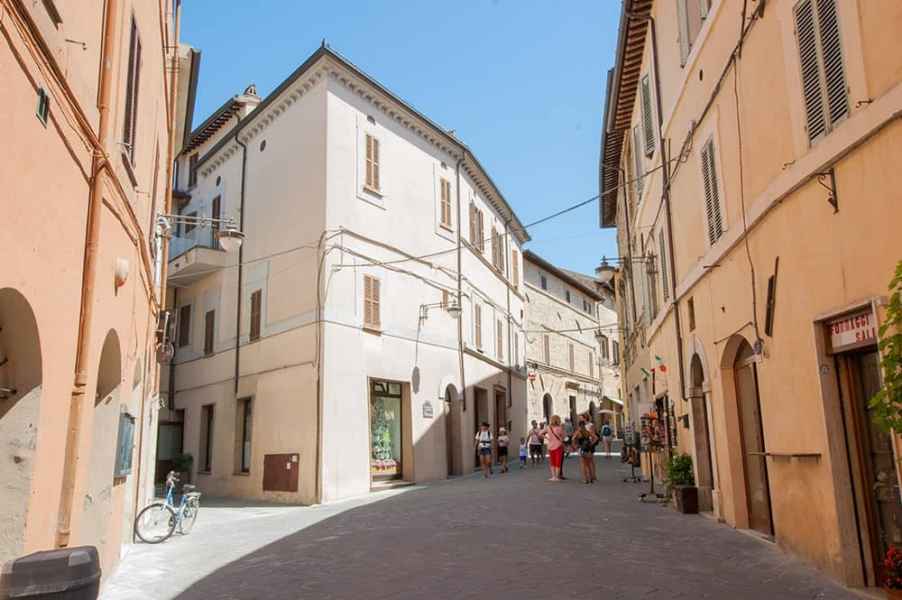 Corso Matteotti in the historic center of Bevagna, one of the most beautiful villages in Italy. Visit Umbria