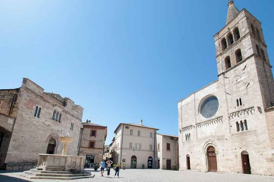 The Romanesque church of San Silvestro is connected to the Palazzo dei Consoli from a 16th century vault - Piazza Silvestri Bevagna Umbria
