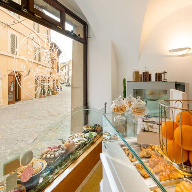 La Bottega del Forno pasticceria e panetteria a Bevagna. Appartamenti vacanze Le Muse Umbria, Italia